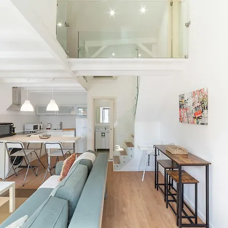 Elegant Duplex By Downtown - Sleeps 6 Apartment