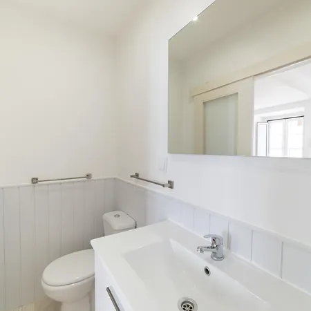 Elegant Duplex By Downtown - Sleeps 6 Apartment